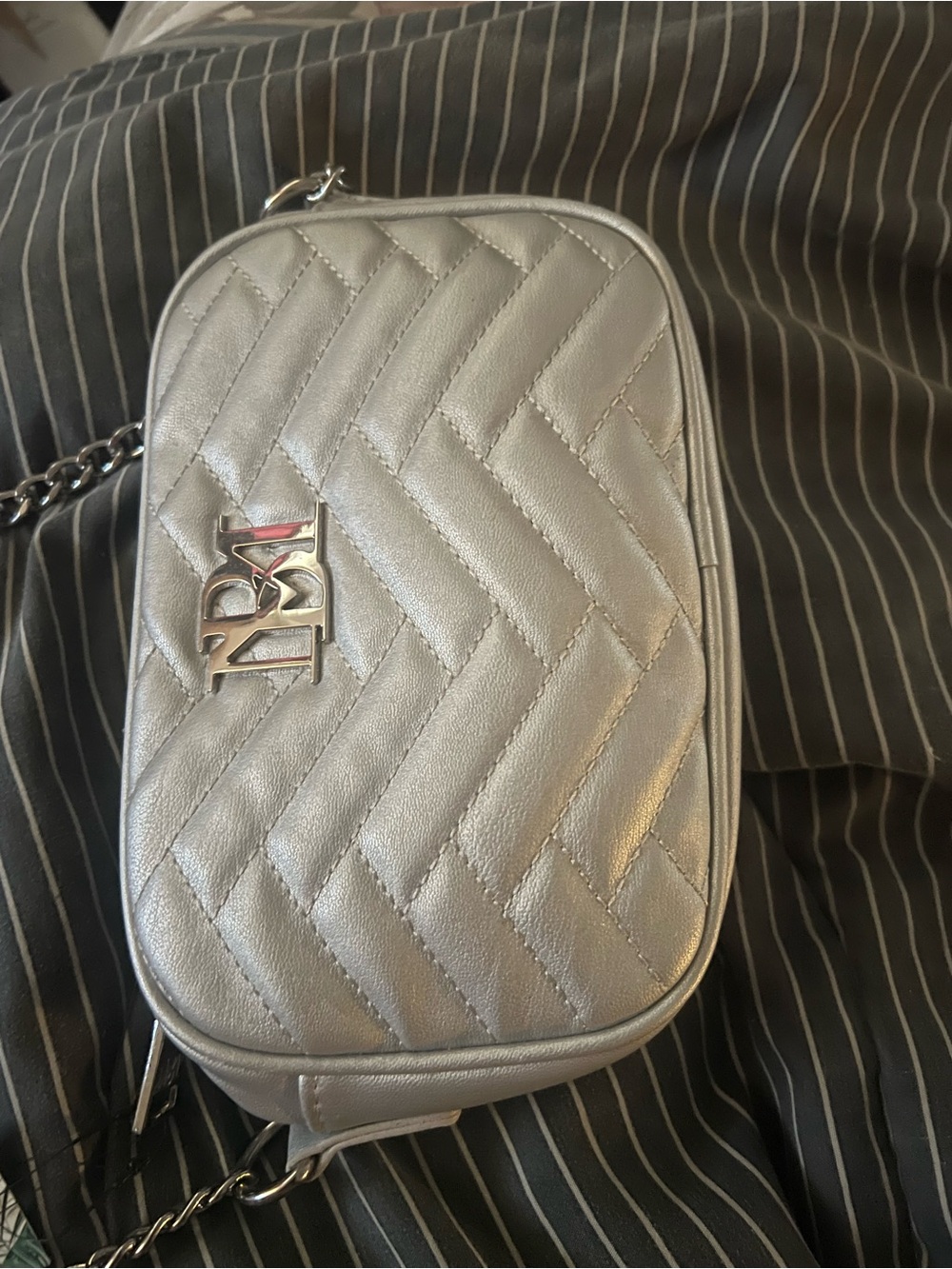 BADGLEY MISCHKA CAMERA BAG W/SLIP POCKET ON THE BACK METALLIC GREY NWT